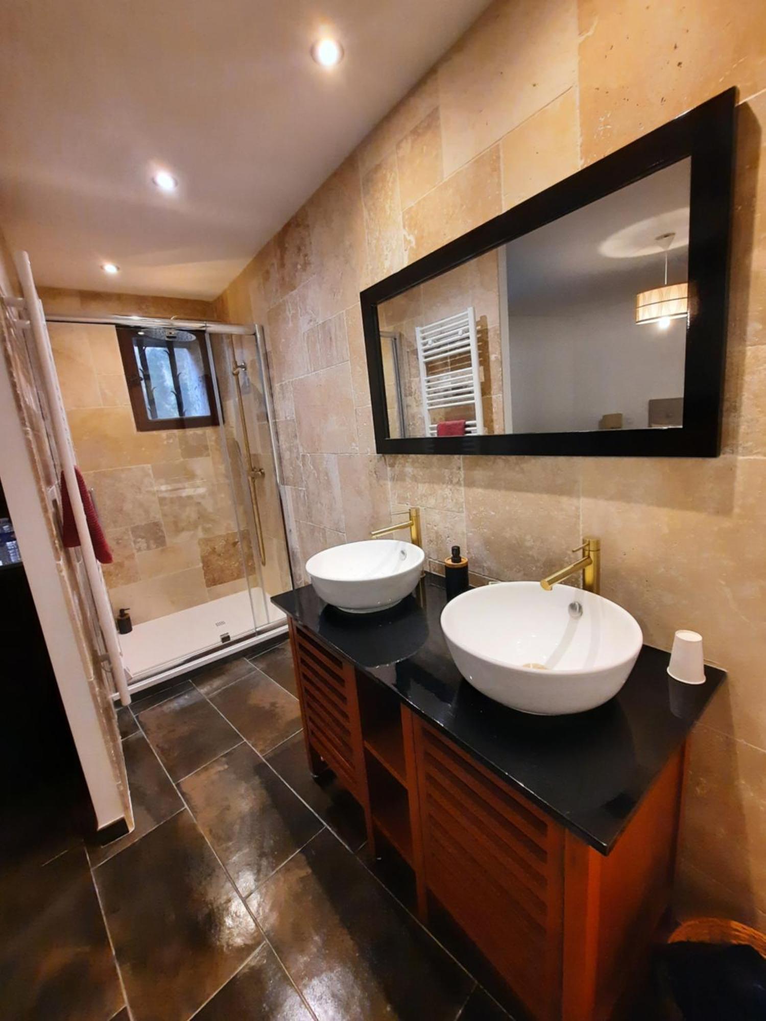 La Bonbonniere Gite De Charme Avec Jacuzzi Malaucene Ngoại thất bức ảnh